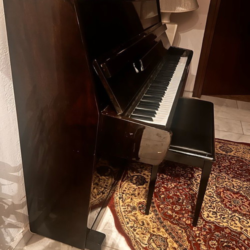 Sura piano used