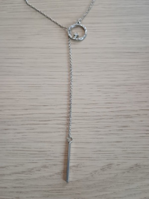 Lariat necklace with thin chain and circular motif used