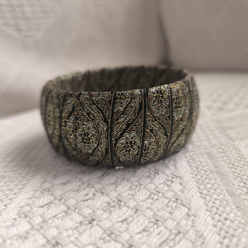 Bracelet used, black and gold