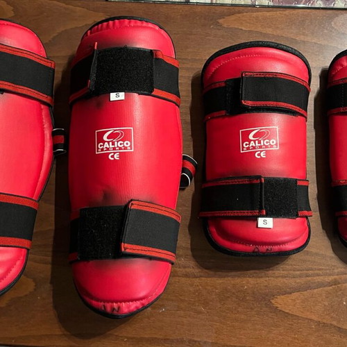 Calico martial arts protective gear like new, 2 forearm guards and 2 small shin guards