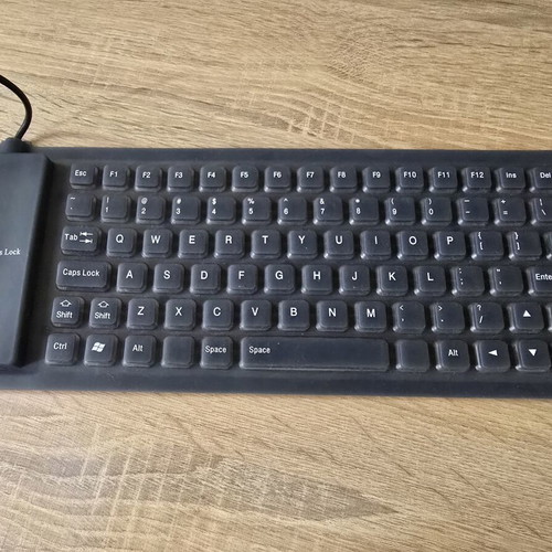 Flexible Silicone USB Keyboard like new, waterproof and foldable