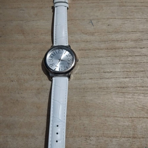 Women's watch used with white leather strap