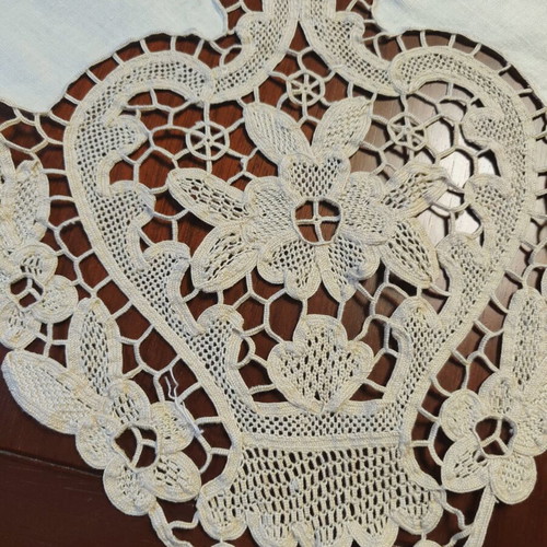 Handmade tablecloth 220x230 like new, beige