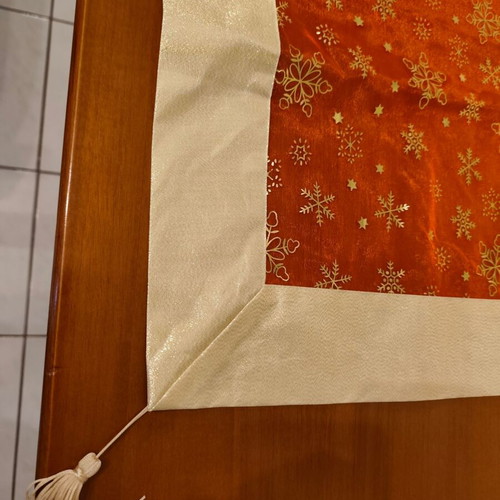 Christmas decorative tablecloth like new