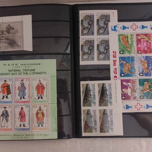 Stamp album new 20 pages with 65 sleeves and block