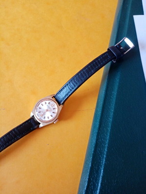 Radiant vintage wristwatch small women's used, white and gold