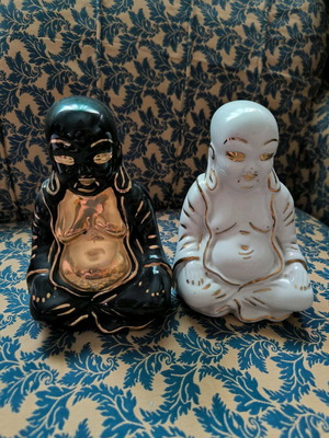 Decorative porcelain Buddhas like new, set of two with gold details