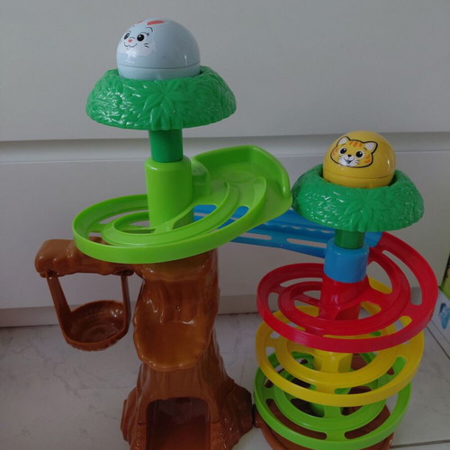 Playgo Treehouse Playset like new with two figures and swing