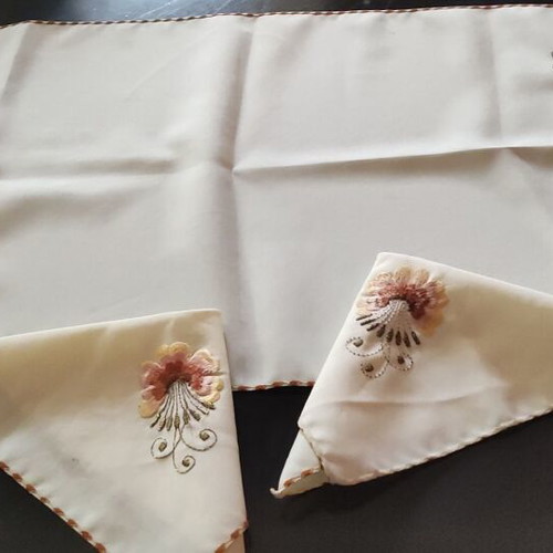 Table runner and 2 napkins used, set