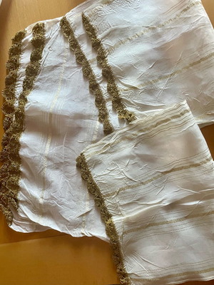 Silk embroidery set with gold lace like new
