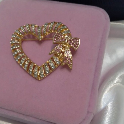 Heart steel pin new in gift box