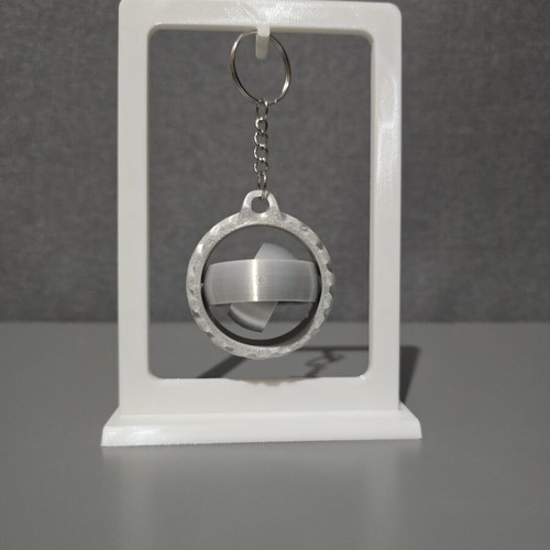 3D printed rotating wheel hub keychain like new