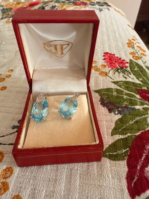 Earrings with K18 white gold and blue diamond new