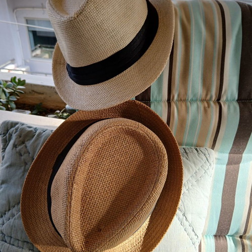 Crab hats new no 58, white and beige, set of 2