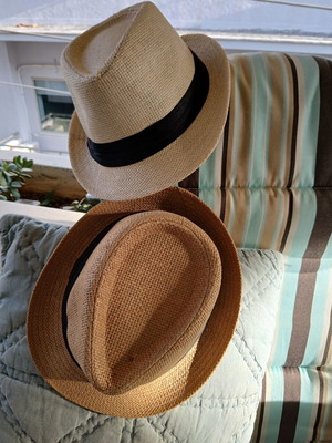 Crab hats new no 58, white and beige, set of 2