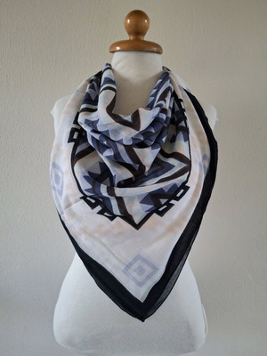 Scarf like new, white and blue
