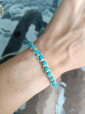Bracelet with thread and semiprecious stones used, blue turquoise