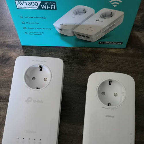 TP-LINK TL-WPA8631P Kit AV1300 Gigabit Passthrough Powerline AC Wi-Fi Kit like new