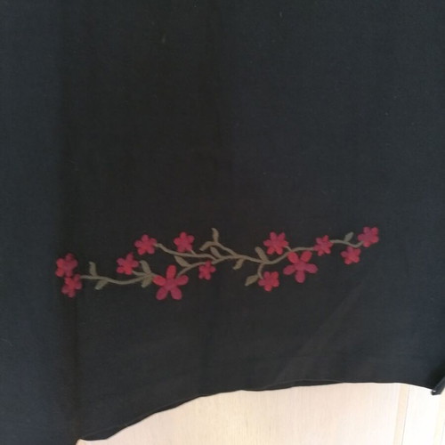 Italian skirt L new, elastic with embroidered design