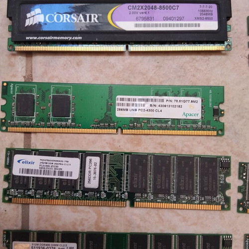 Memory cards used, old, external condition good, unknown functionality