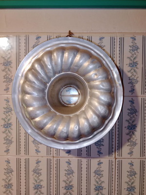 Cake mold from the 1950s used in very good condition