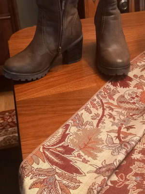 Boots size 38 lightly used, faux leather with fur lining