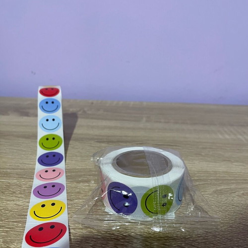 Stickers new, 500 on a roll