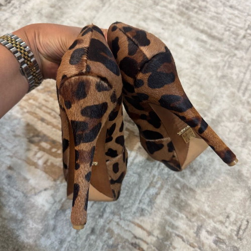 Schutz leopard print pony hair pumps size 38 like new