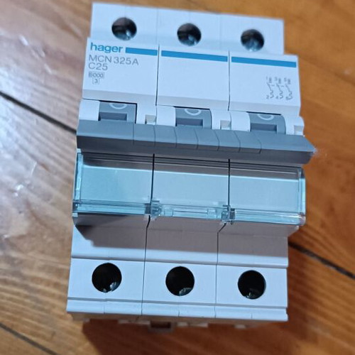 Set of 39 ABB-HAGER-CHINT fuses, residual current relay and indicator lights like new