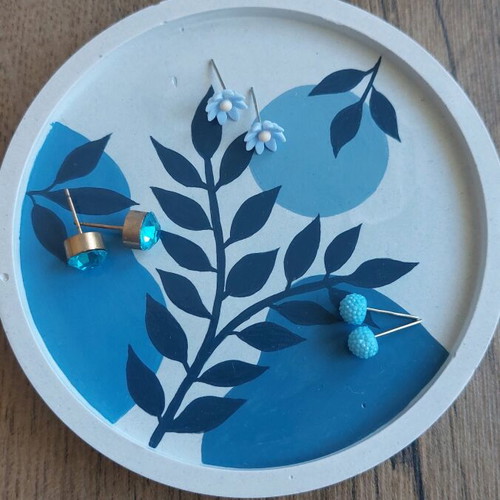 Gypsum decorative handmade tray with acrylic paint and glossy finish