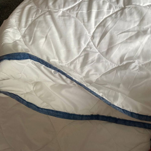 Single size summer quilt used, thin duvet for warm weather