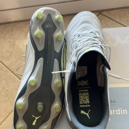 Puma King Pro football shoes like new, size 43, beige