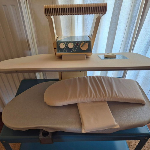 SINGER Steam Preess 2500 steam ironing press used with accessories