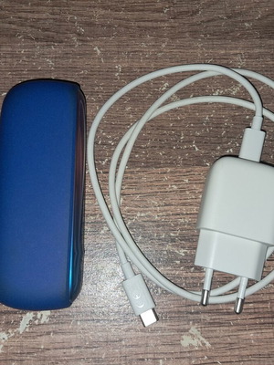 iQOS Iluma Stardrift limited edition with charger