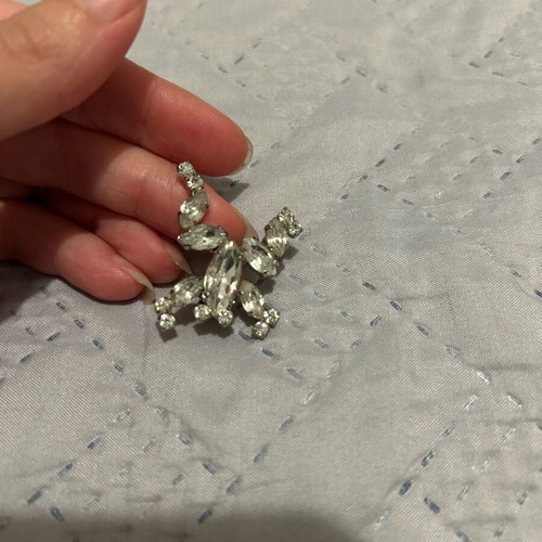 Frog brooch vintage like new