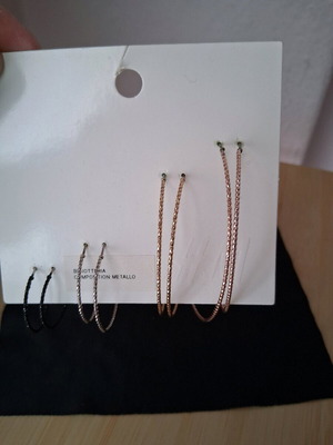 H&M earrings new, 4 pairs of thin hoops in black and silver