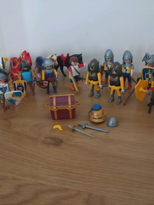 Playmobil Μεσαιωνικό σετ μεταχειρισμένο, πολλές φιγούρες και εξαρτήματα