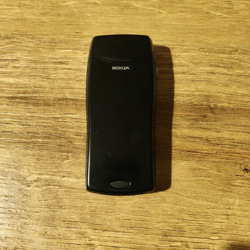 Nokia 8210 mobile phone with charger and battery
