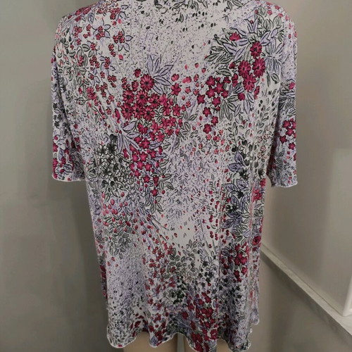 Floral blouse with integrated top and ring, like new, size Large