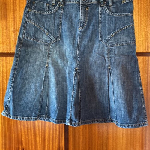 Vintage Y2K Denim Midi Skirt with Pleats and Decorative Stitching like new, blue