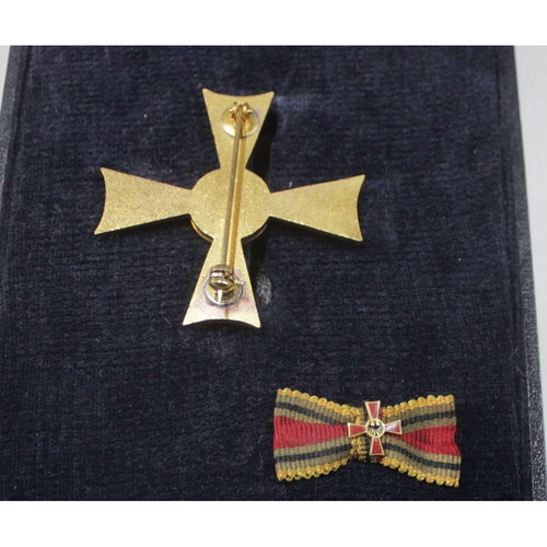 Order of Merit of the Federal Republic officer cross with boutonniere in box