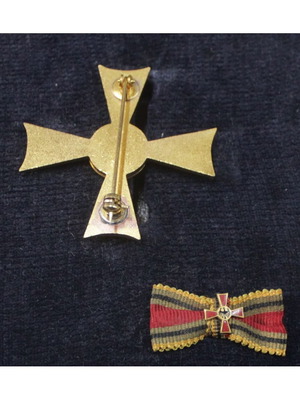 Order of Merit of the Federal Republic officer cross with boutonniere in box