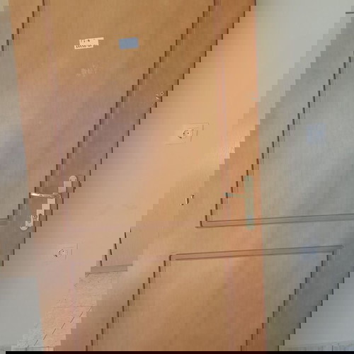 Μασίφ πόρτα μεταχειρισμένη χωρίς κάσα, ύψος 2,15 μ., πλάτος 1,00 μ. (6 τεμάχια)