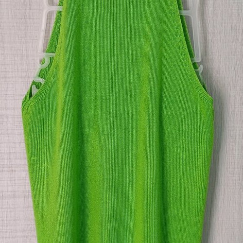 Mango sleeveless top in green like new, size S