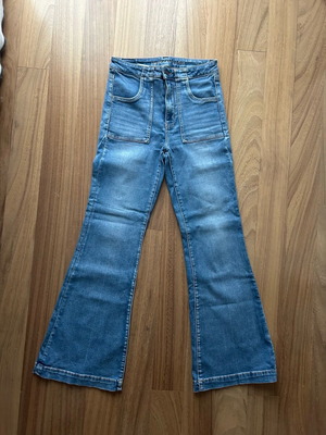 American Eagle high-rise flare jeans like new, blue