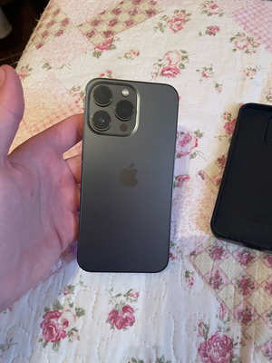 IPhone 13 Pro like new with signs of use and replaced battery