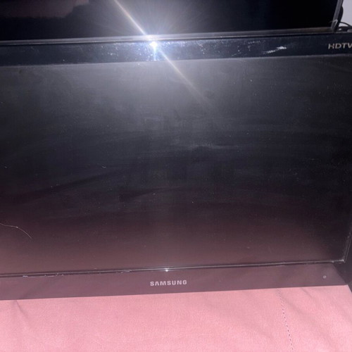 Led TV PC Monitor LD220HD like new
