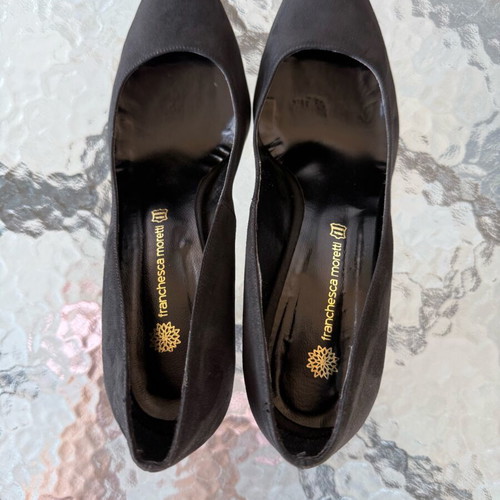 Black pumps like new, size 41