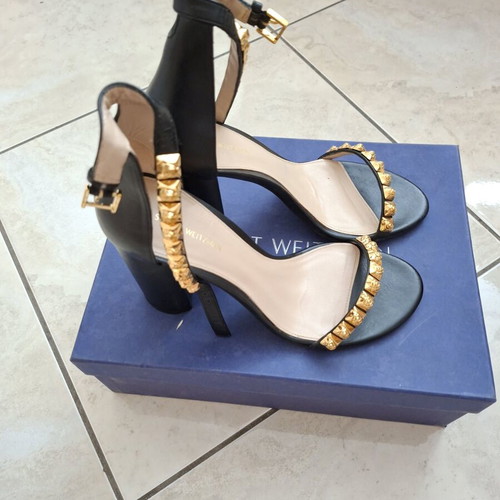 Stuart Weitzman Rosemarie black leather sandals like new with gold studs
