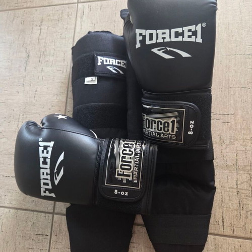 Kick boxing full set for kids like new, Force1